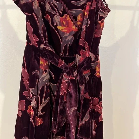 J.O.A Los Angeles Dress - Picture 3 of 5